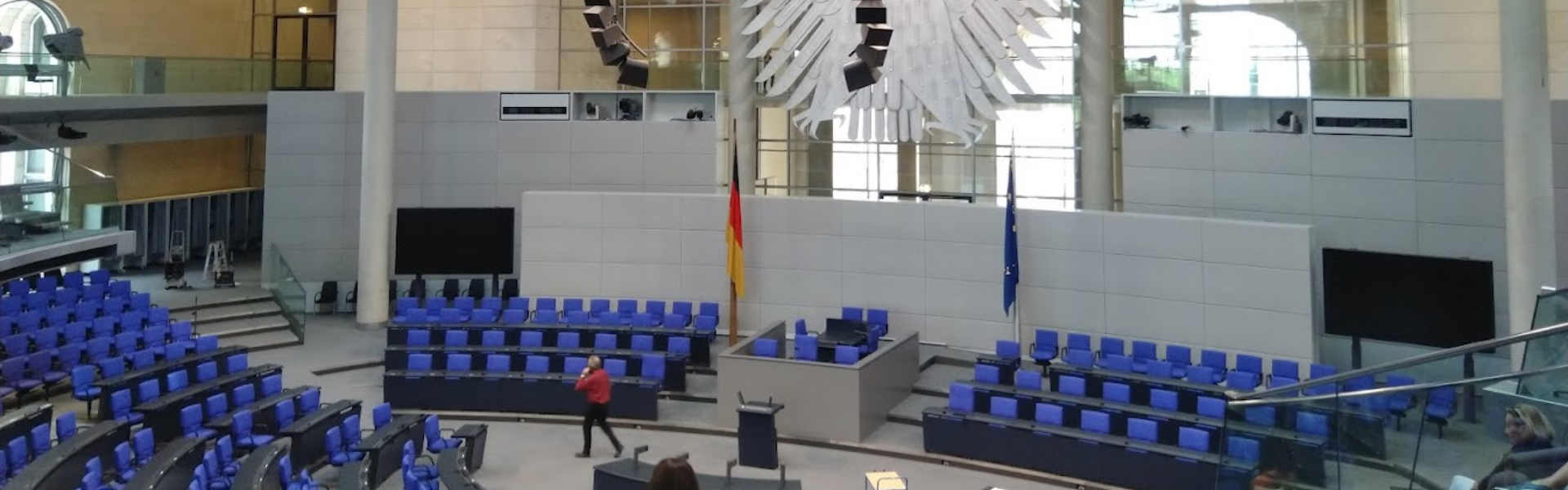 Blick in den Bundestag von der Besuchertribüne aus.